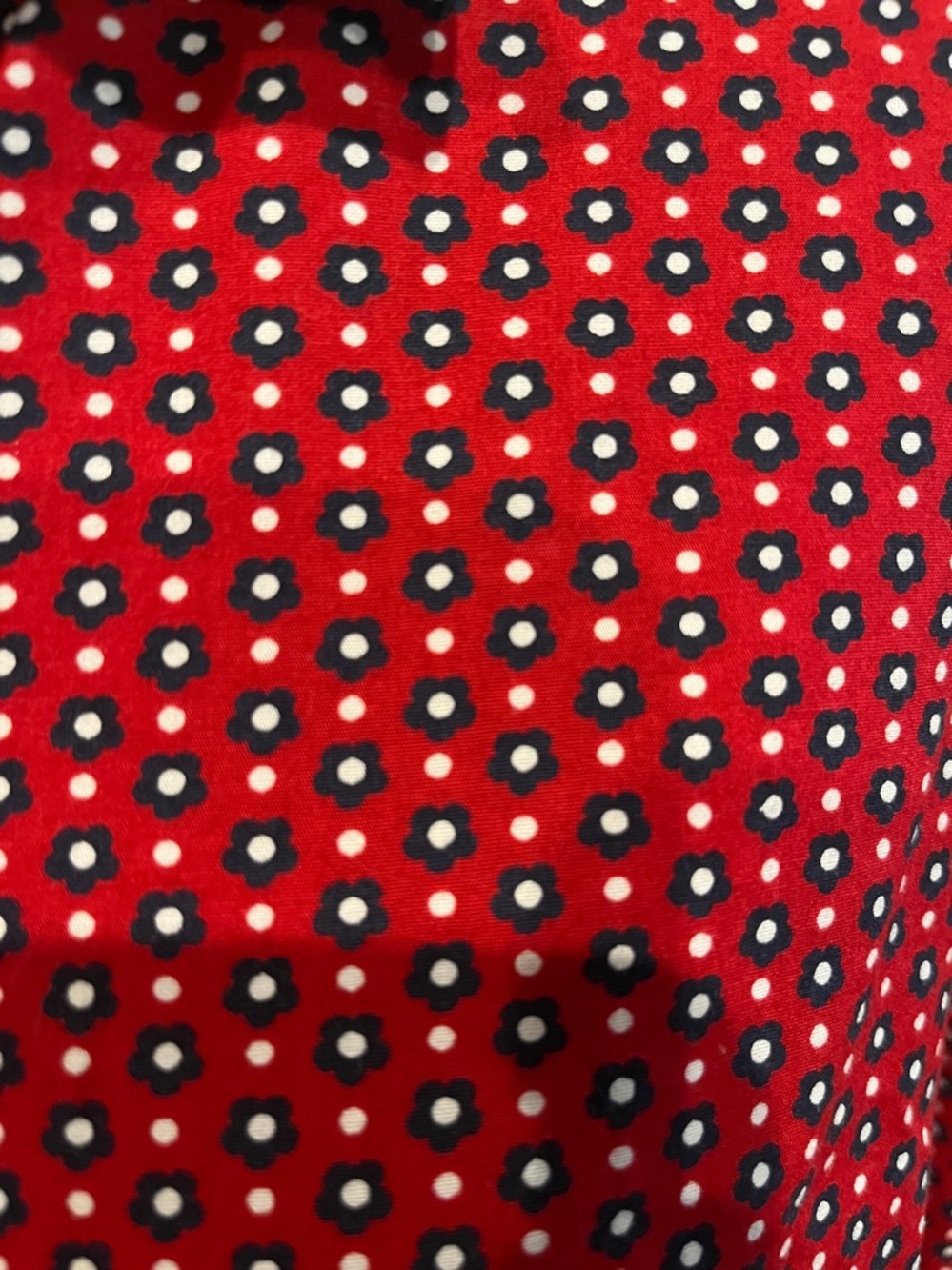 Tommy Hilfiger Women’s Red Floral-Print Stretch Button-Down Shirt - Picture 4 of 7